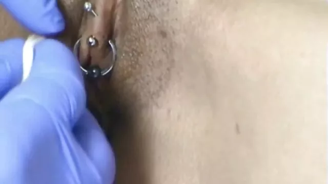 اثنين من الشقراوات يتناوبون ركوب الديك افلام اباحيه اجنبيه من الرجل