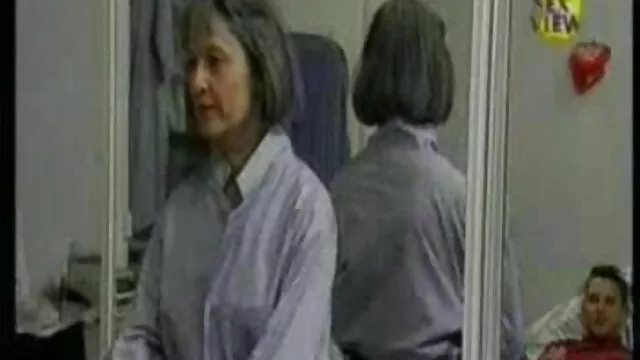 امرأة أفلام إباحية أجنبية سمراء جميلة تسدد زوجها عن الخيانة الزوجية ، والتسكع مع سائقها