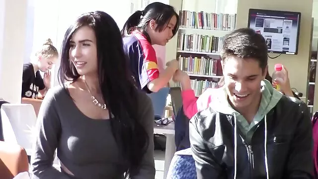 متعرج فتاة تحصل مارس الجنس في الحمار مع كل افلام سكس اباحية اجنبية ما لها قد