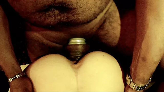 ألقى افلام اجنبيه مترجمه اباحيه العصا إلى امرأة جميلة في المطبخ