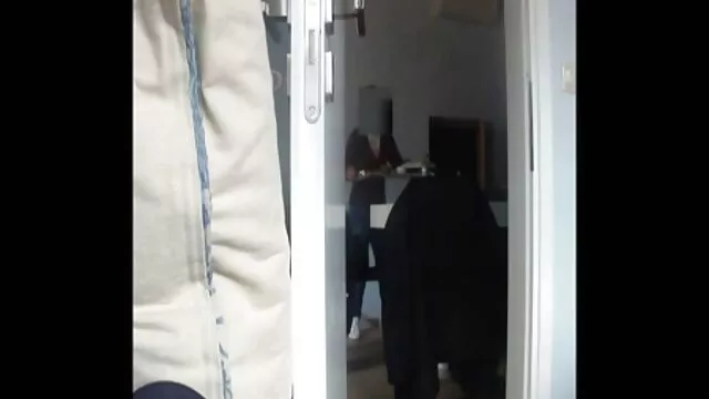 جاء الرجل افلام اباحية اجنبية مجانية لزيارة فتاة مثير وتشارك في الثلاثي